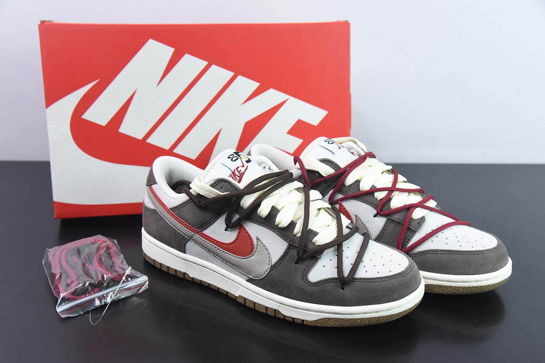 耐克Nike SB Dunk Low 85 灰红双勾绑带SB低帮运动休闲板鞋纯原版本 货号：DO9457-142