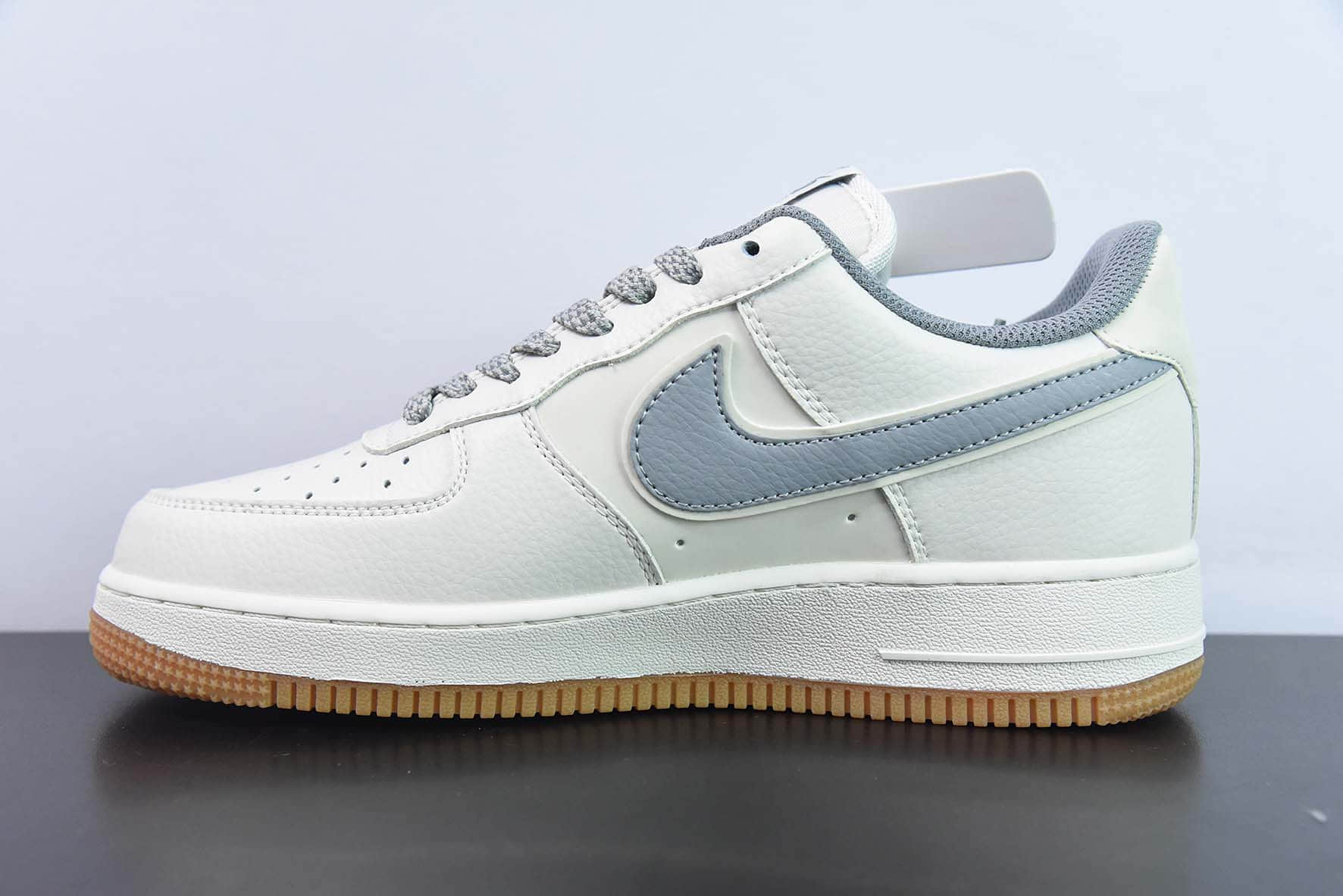 耐克Nike Air Force 1’07 LowMilky WhiteGreyGum奶白灰小钩满天星生胶底空军一号经典低帮百搭休闲运动板鞋纯原版本 货号：HD1689-102