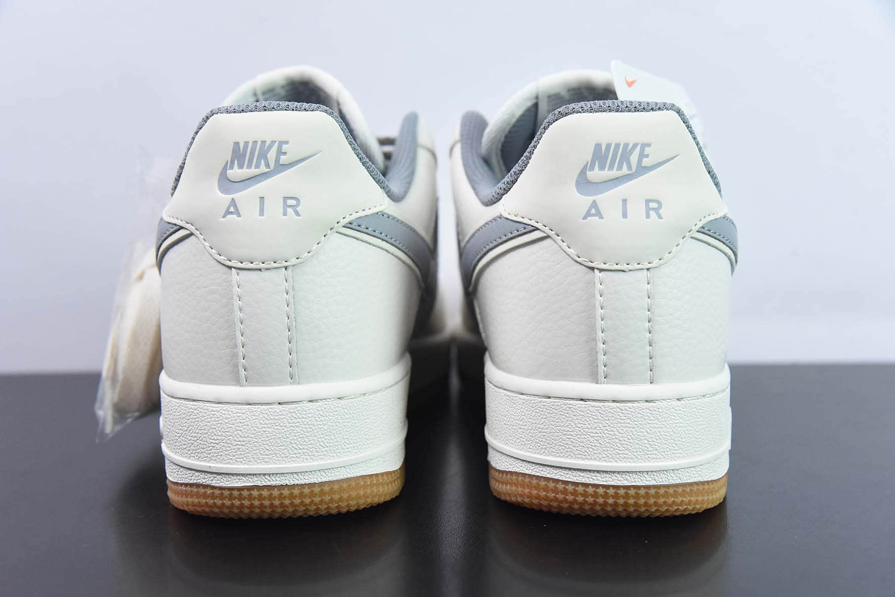 耐克Nike Air Force 1’07 LowMilky WhiteGreyGum奶白灰小钩满天星生胶底空军一号经典低帮百搭休闲运动板鞋纯原版本 货号：HD1689-102