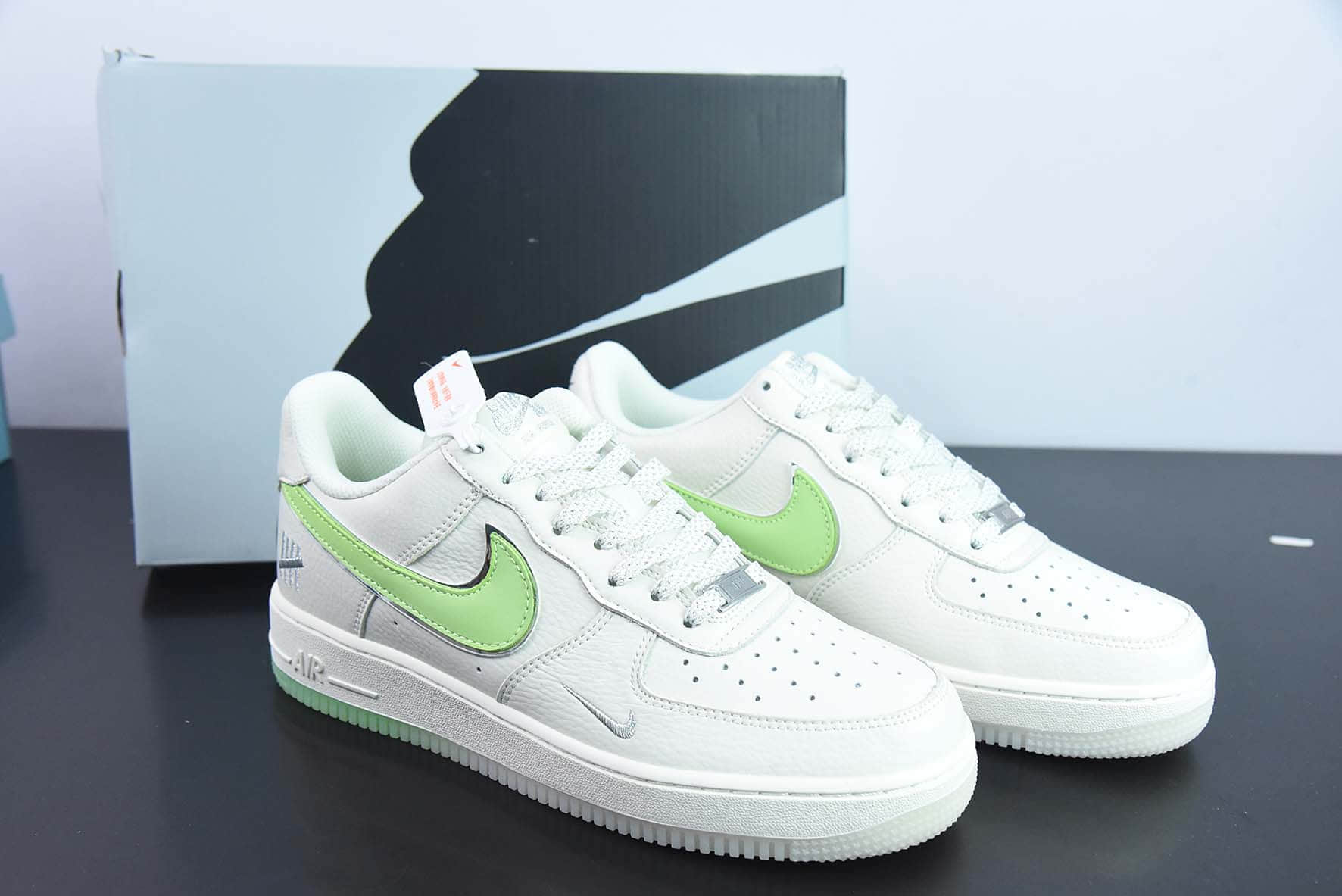 耐克Nike UNDEFEATED x Nike Air Force 1´07 Low“皮革米白苹果绿银五杠空军一号低帮休闲板鞋纯原版本 货号：BS9055-731