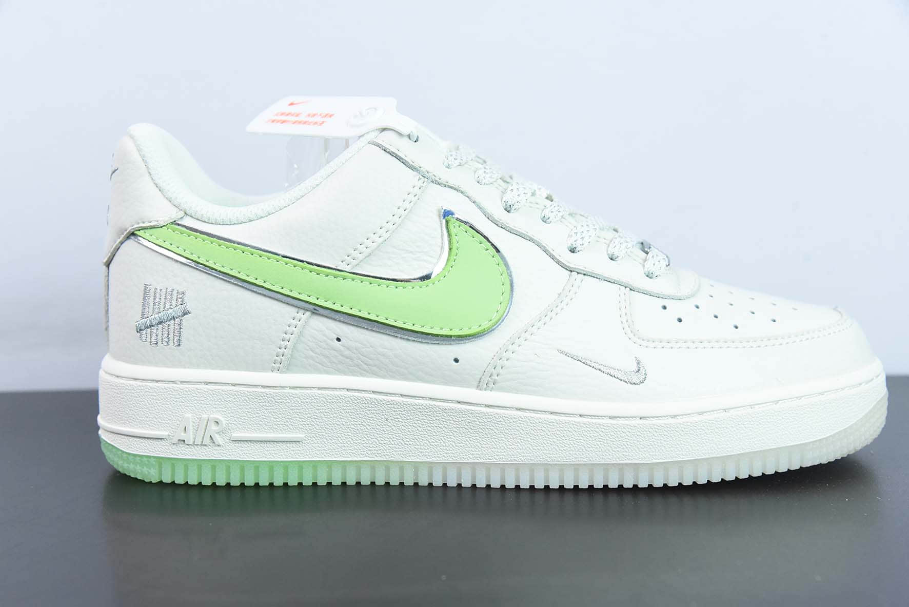 耐克Nike UNDEFEATED x Nike Air Force 1´07 Low“皮革米白苹果绿银五杠空军一号低帮休闲板鞋纯原版本 货号：BS9055-731