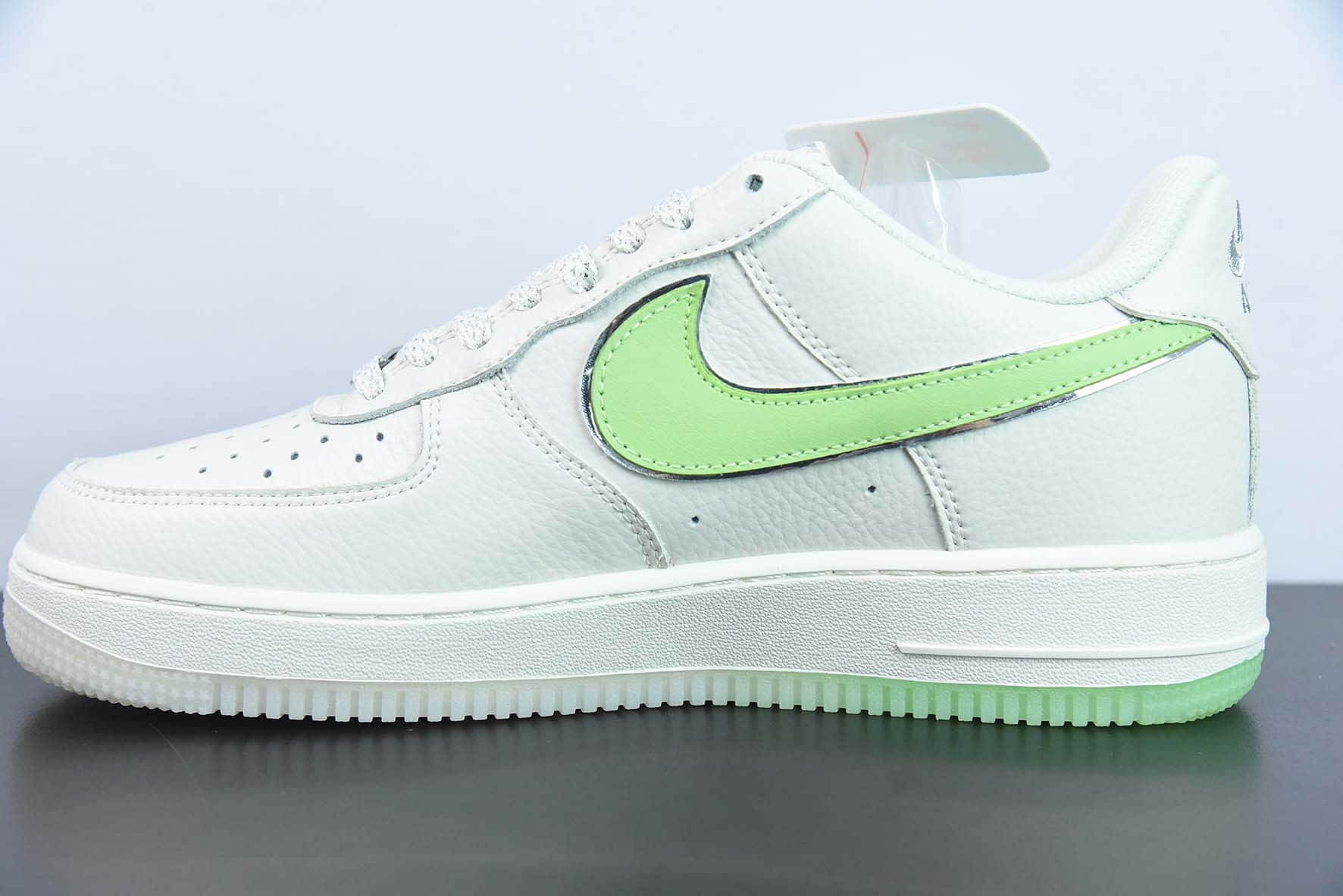 耐克Nike UNDEFEATED x Nike Air Force 1´07 Low“皮革米白苹果绿银五杠空军一号低帮休闲板鞋纯原版本 货号：BS9055-731