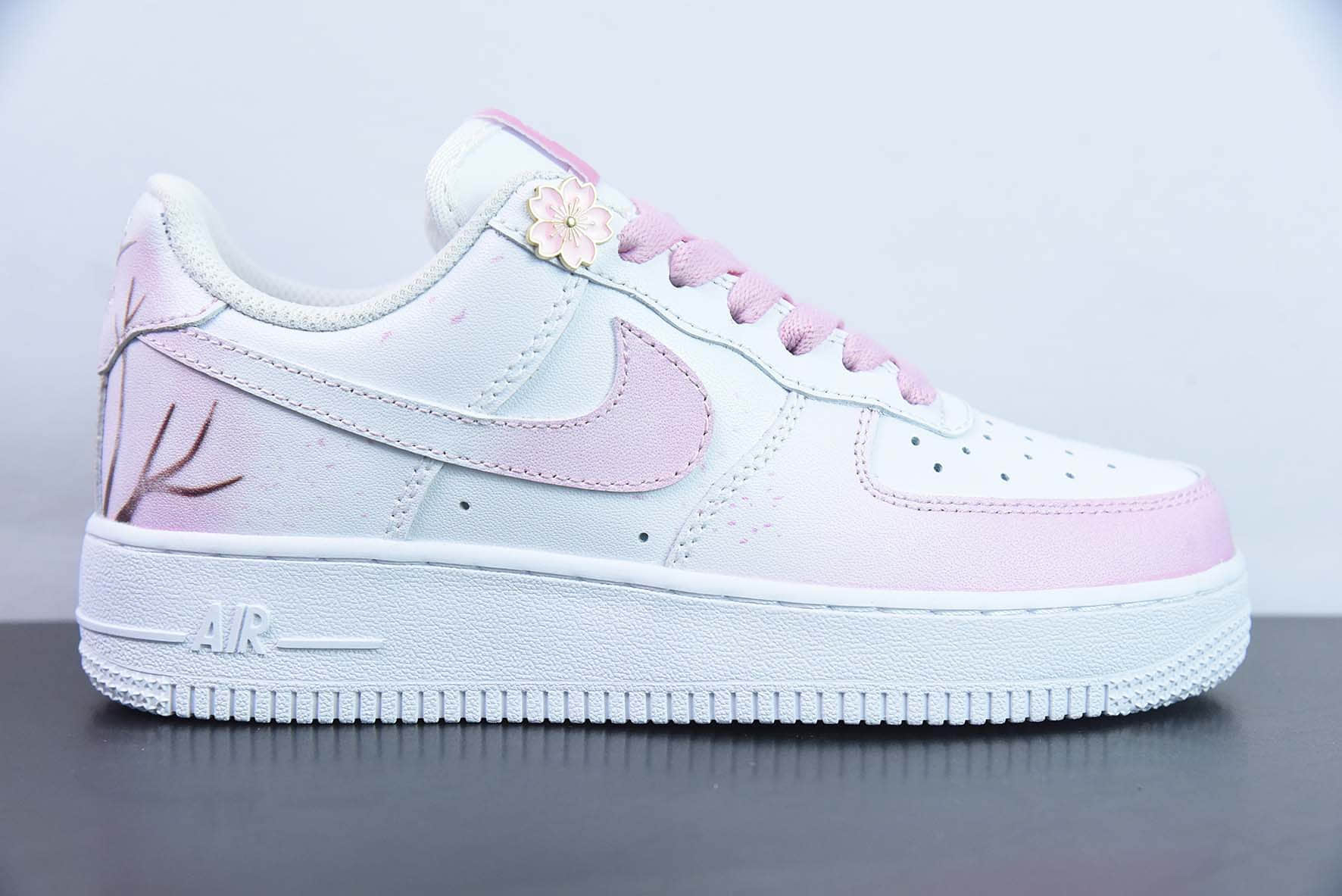 耐克NIke Air Force 1 '07 Low “手绘樱花”空军一号低帮休闲板鞋纯原版本 货号：315115-112 