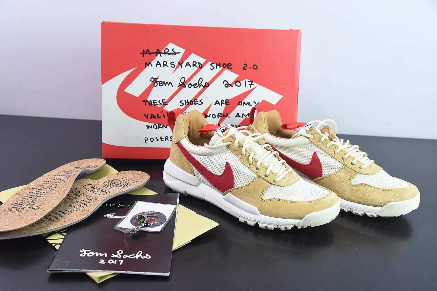 耐克Nike Tom Sachs x Nike Craft Mars Yard 2.0 宇航员2.0复古做旧黄红勾权志龙同款百搭休闲运动透气慢跑鞋纯原版本 货号：AA2261-100 