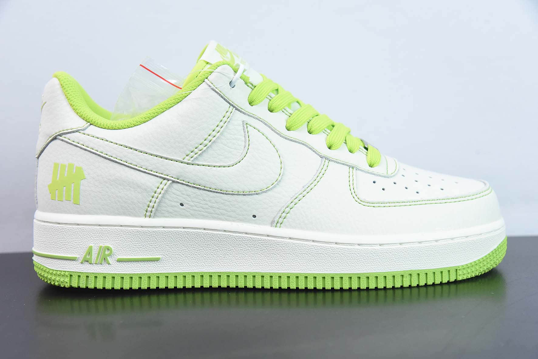 耐克Nike Undefeated x Nk Air Force 1'07 Low 五道杠米月色空军一号低帮休闲板鞋纯原版本 货号：UN1988-888