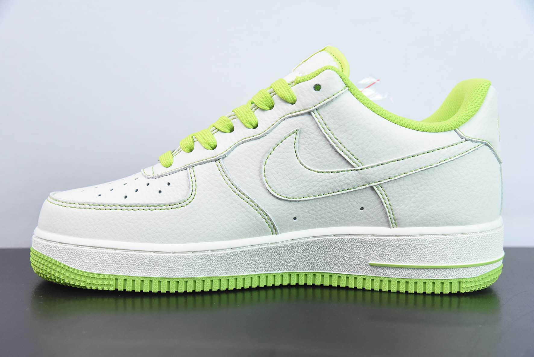 耐克Nike Undefeated x Nk Air Force 1'07 Low 五道杠米月色空军一号低帮休闲板鞋纯原版本 货号：UN1988-888