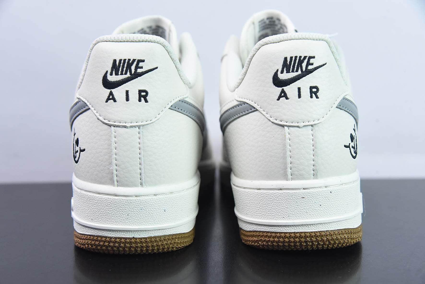 耐克Nike Air Force 1’07 Low85 Double SwooshBeigeBlackGrey皮革米白黑白灰双钩空军一号低帮休闲板鞋纯原版本 货号：CC2569-077