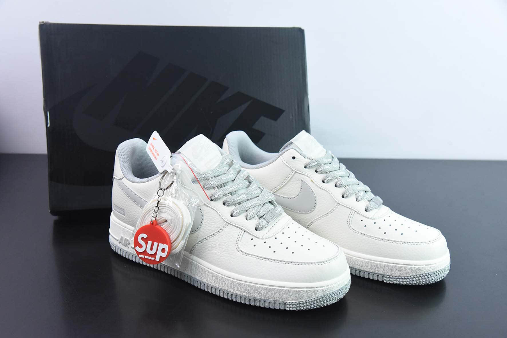 耐克Nike Air Force 1 Low supreme联名白灰空军一号低帮休闲板鞋纯原版本 货号：SU0220-007