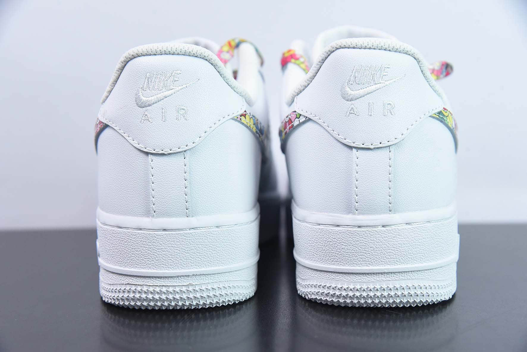 耐克Nike Air Force 1’07 LowWhiteMurakami Takashi白彩色村上隆太阳花空军一号低帮休闲板鞋纯原版本 货号：DD8959-100 