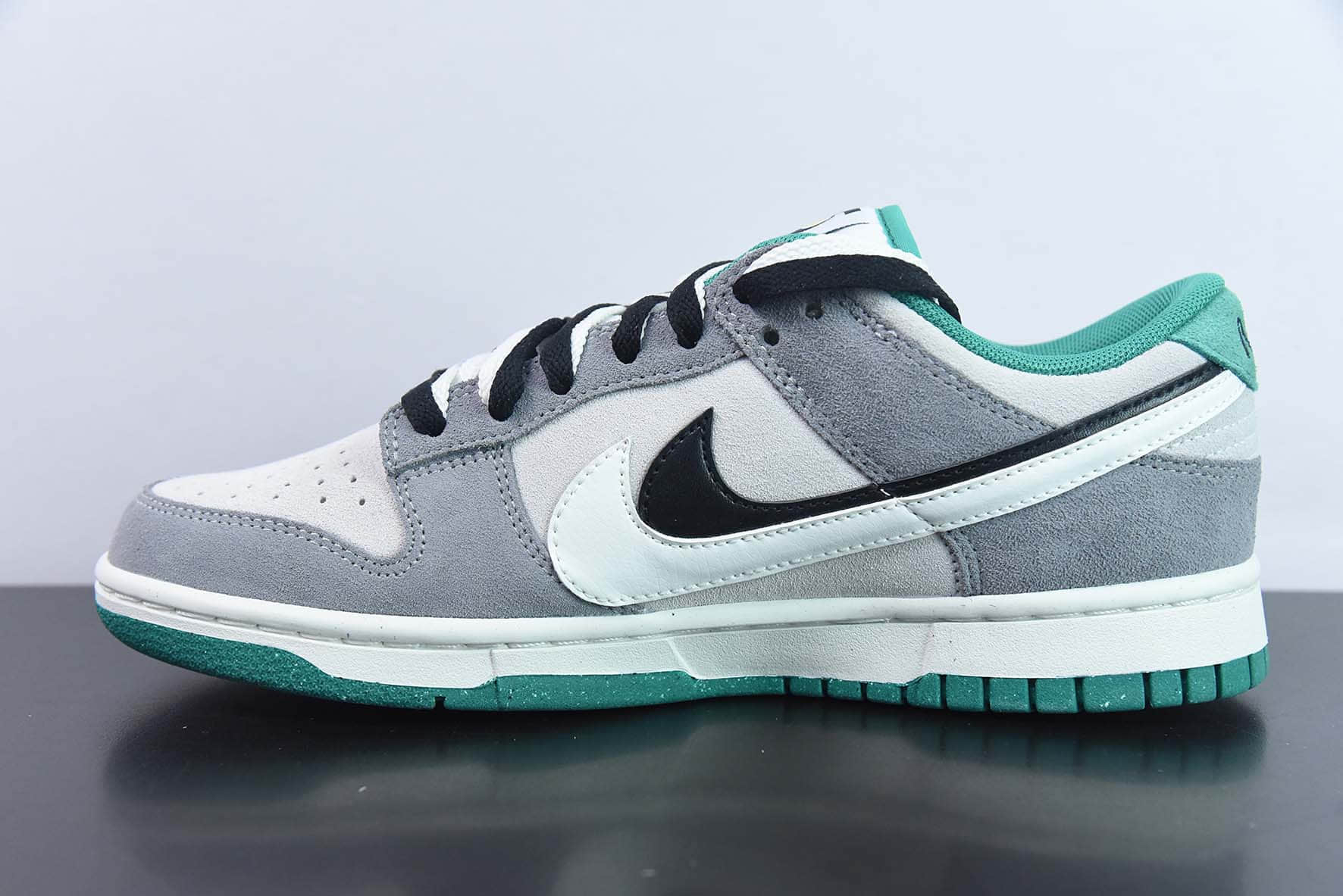 耐克Nike SB Dunk Low SE85 Double SwooshGreyBlackWhite拼色深灰浅灰黑白双钩扣篮系列低帮休闲运动滑板板鞋纯原版本 货号：DO9457-132