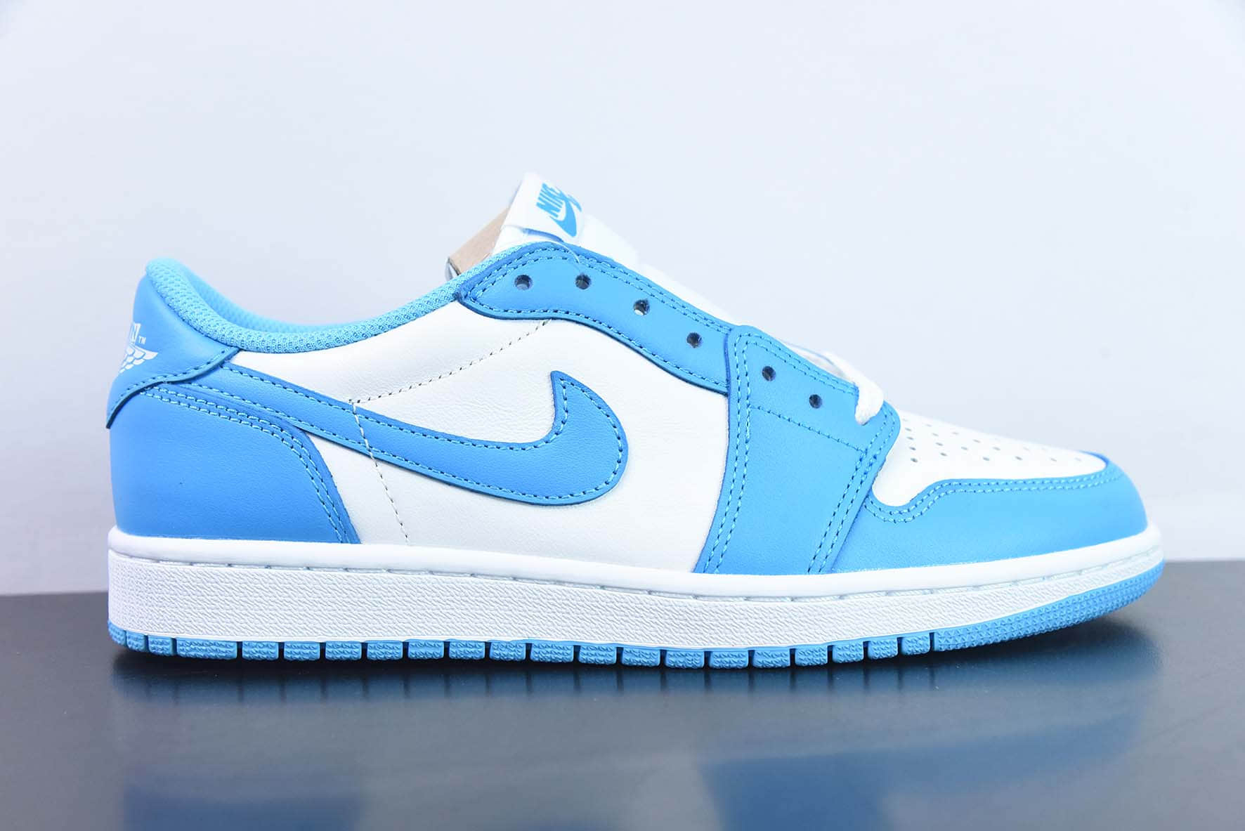 乔丹Air Jordan Eric Koston x Dunk SB x Air Jordan 1 LowCarolina BlueSB联名款北卡蓝白低帮篮球鞋纯原版本货号：CJ7891-401 