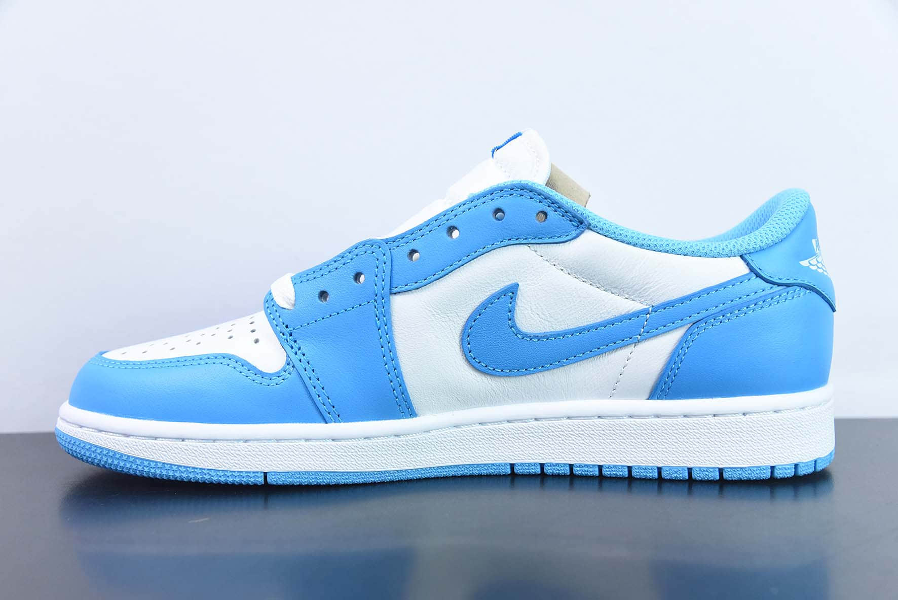 乔丹Air Jordan Eric Koston x Dunk SB x Air Jordan 1 LowCarolina BlueSB联名款北卡蓝白低帮篮球鞋纯原版本货号：CJ7891-401 