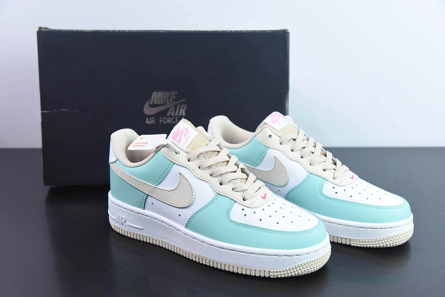 耐克Nike Air Force 1’07 LV8MintWhiteKhaki拼接薄荷绿粉卡其空军一号经典低帮百搭休闲运动板鞋纯原版本 货号：DV7762-300