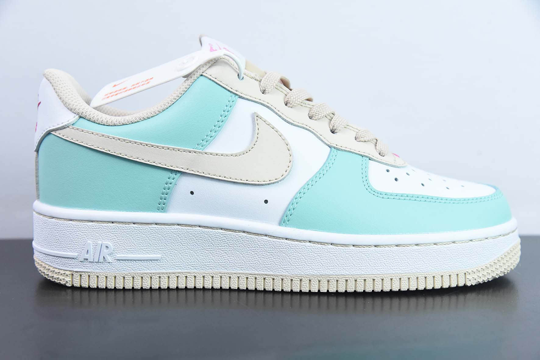 耐克Nike Air Force 1’07 LV8MintWhiteKhaki拼接薄荷绿粉卡其空军一号经典低帮百搭休闲运动板鞋纯原版本 货号：DV7762-300