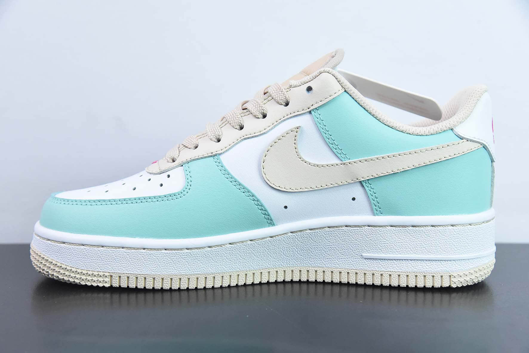 耐克Nike Air Force 1’07 LV8MintWhiteKhaki拼接薄荷绿粉卡其空军一号经典低帮百搭休闲运动板鞋纯原版本 货号：DV7762-300