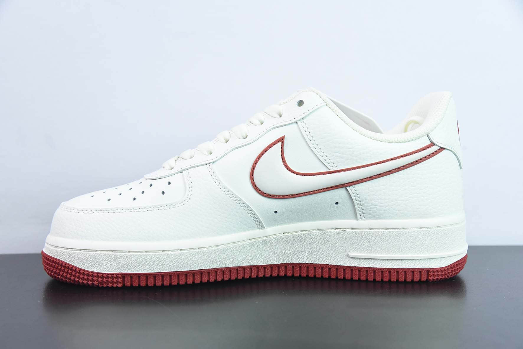 耐克Nike GUNDAM《机动战士高达》x Nike Air Force 1 07 LV8GUNDAM米白红高达空军一号经典百搭休闲运动板鞋纯原版本 货号：KK1256-658
