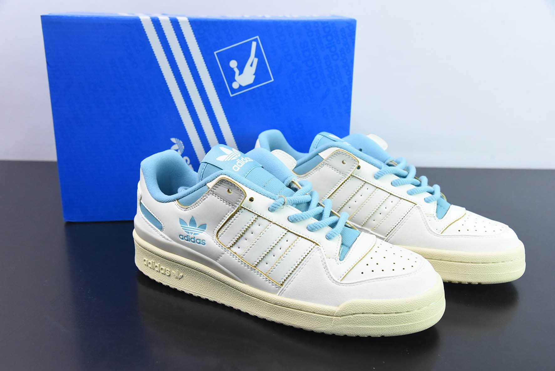 阿迪达斯AdidasOriginals Forum 84 Low Classic 米白蓝经典潮流低帮休闲鞋纯原版本 货号：FZ6342 