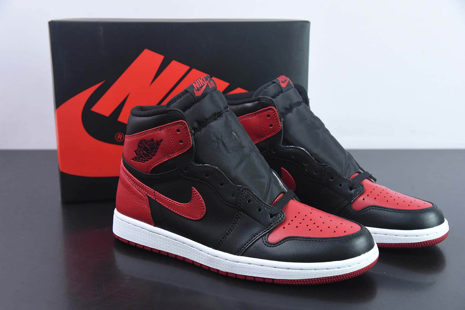 乔丹Air Jordan 1 Retro Bred BannedAJ1 黑红禁穿高帮复古篮球鞋纯原版本 货号：555088-001 