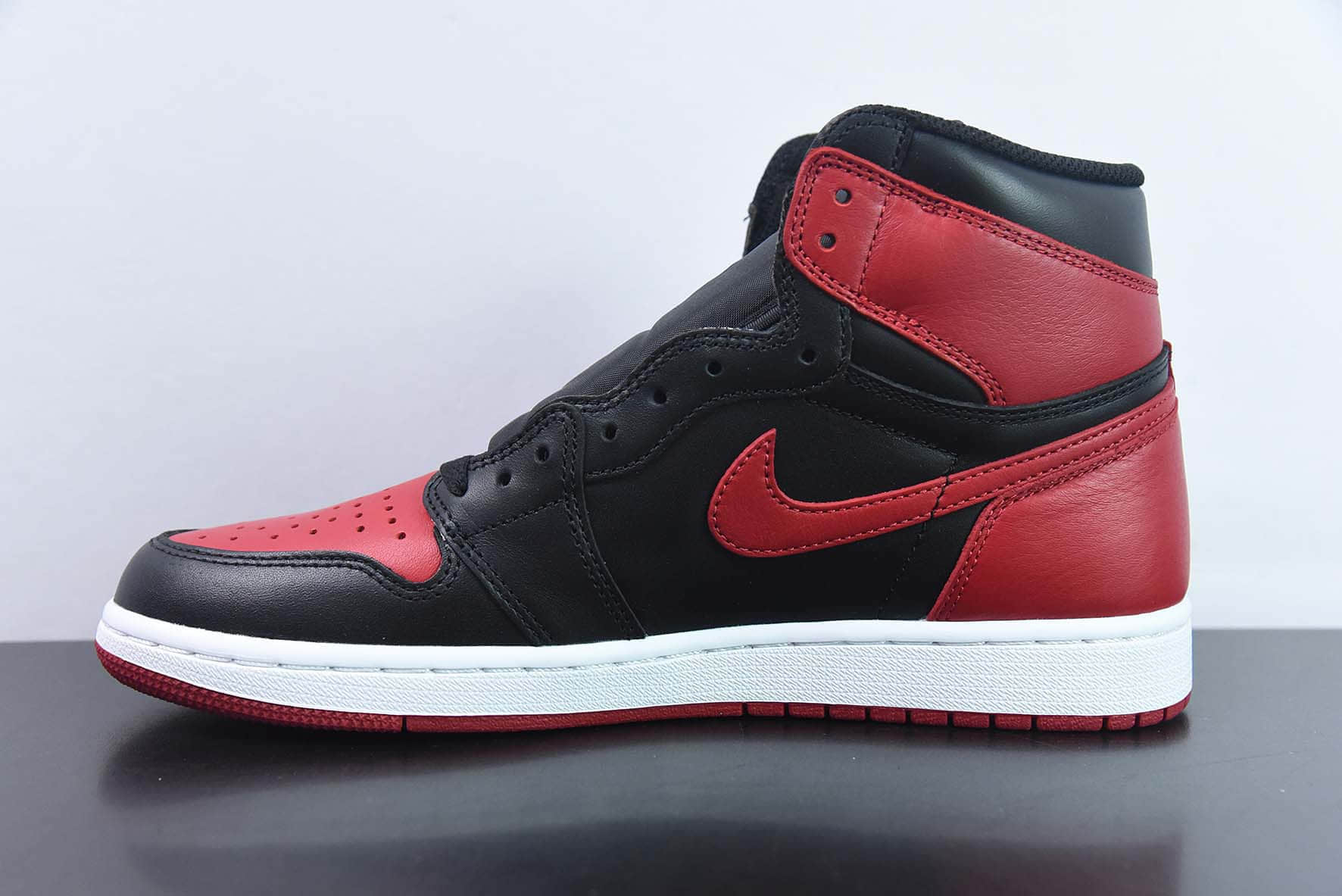 乔丹Air Jordan 1 Retro Bred BannedAJ1 黑红禁穿高帮复古篮球鞋纯原版本 货号：555088-001 