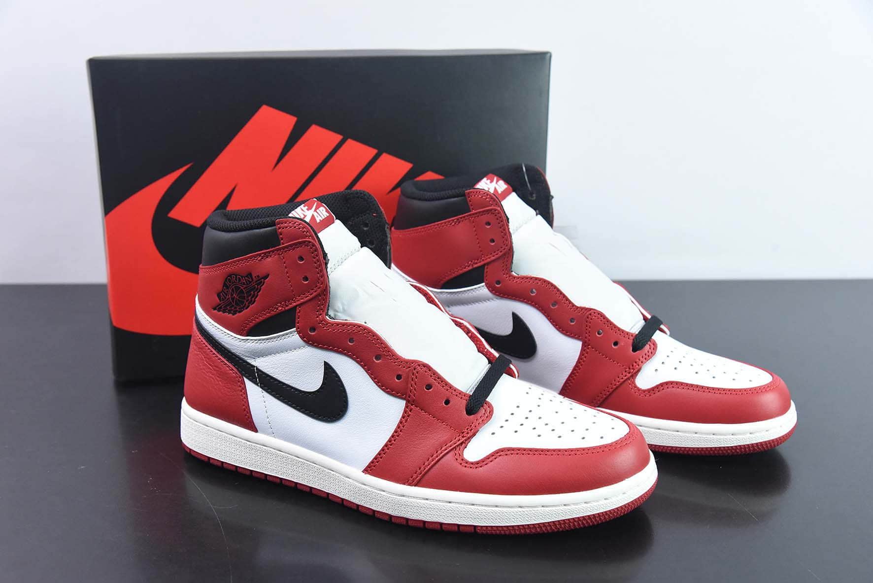 乔丹Air Jordan Retro AJ1芝加哥白红高帮复古篮球鞋纯原版本 货号：555088-101 