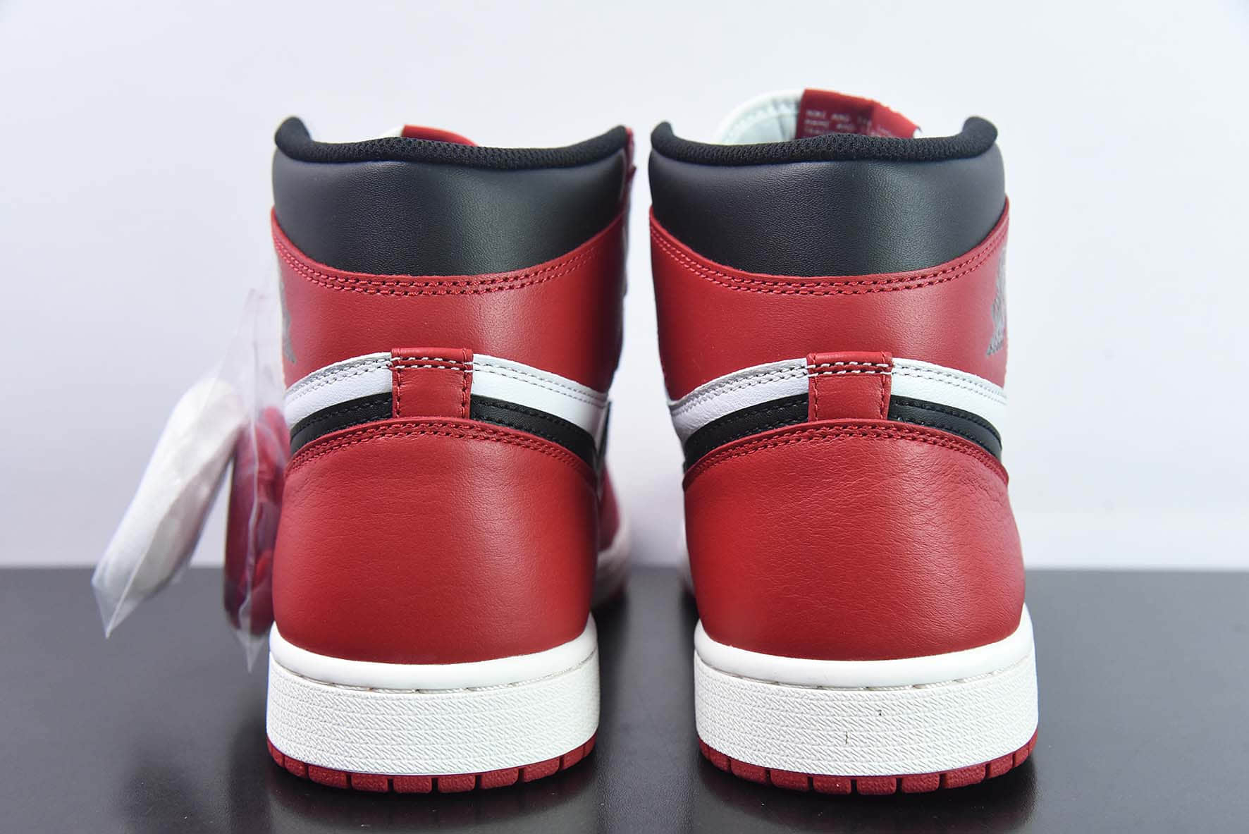 乔丹Air Jordan Retro AJ1芝加哥白红高帮复古篮球鞋纯原版本 货号：555088-101 