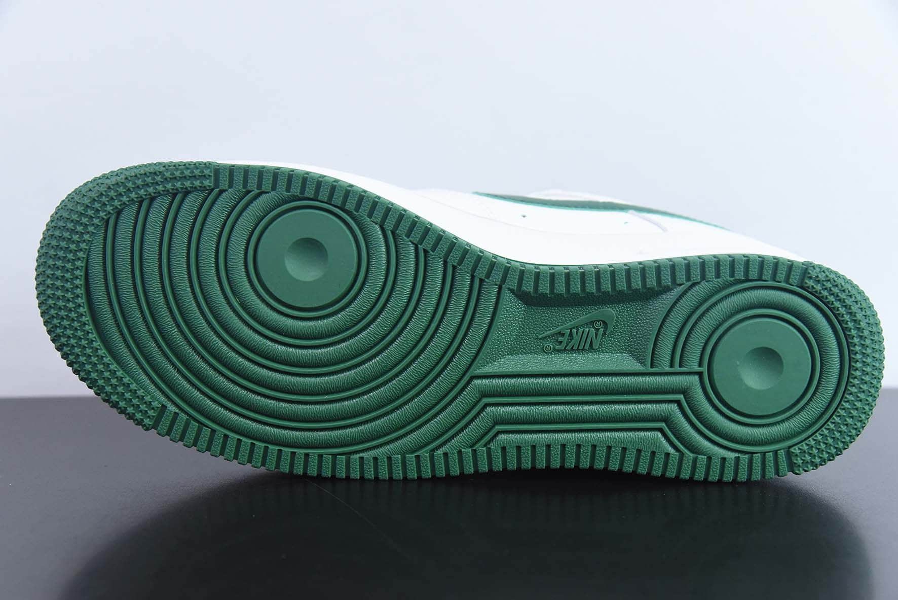 耐克Nike Air Force 1 '07 Low 40周年白绿双勾空军一号低帮休闲板鞋纯原版本 货号：MN5263-126