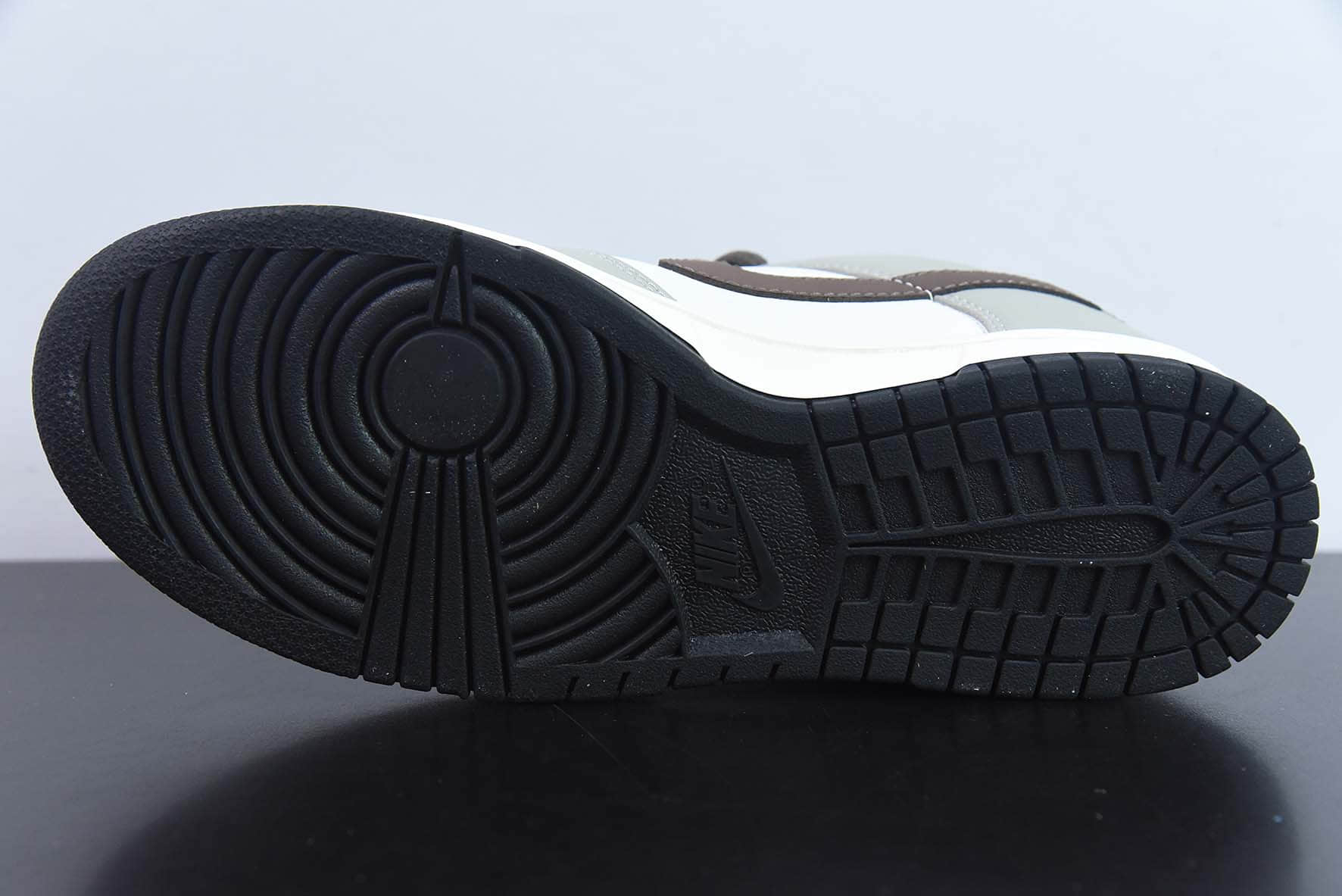 耐克Nike Otomo Katsuhiro x Nike SB Dunk Low 大友克洋联名灰棕低帮休闲运动滑板板鞋纯原版本 货号：DD0302-657
