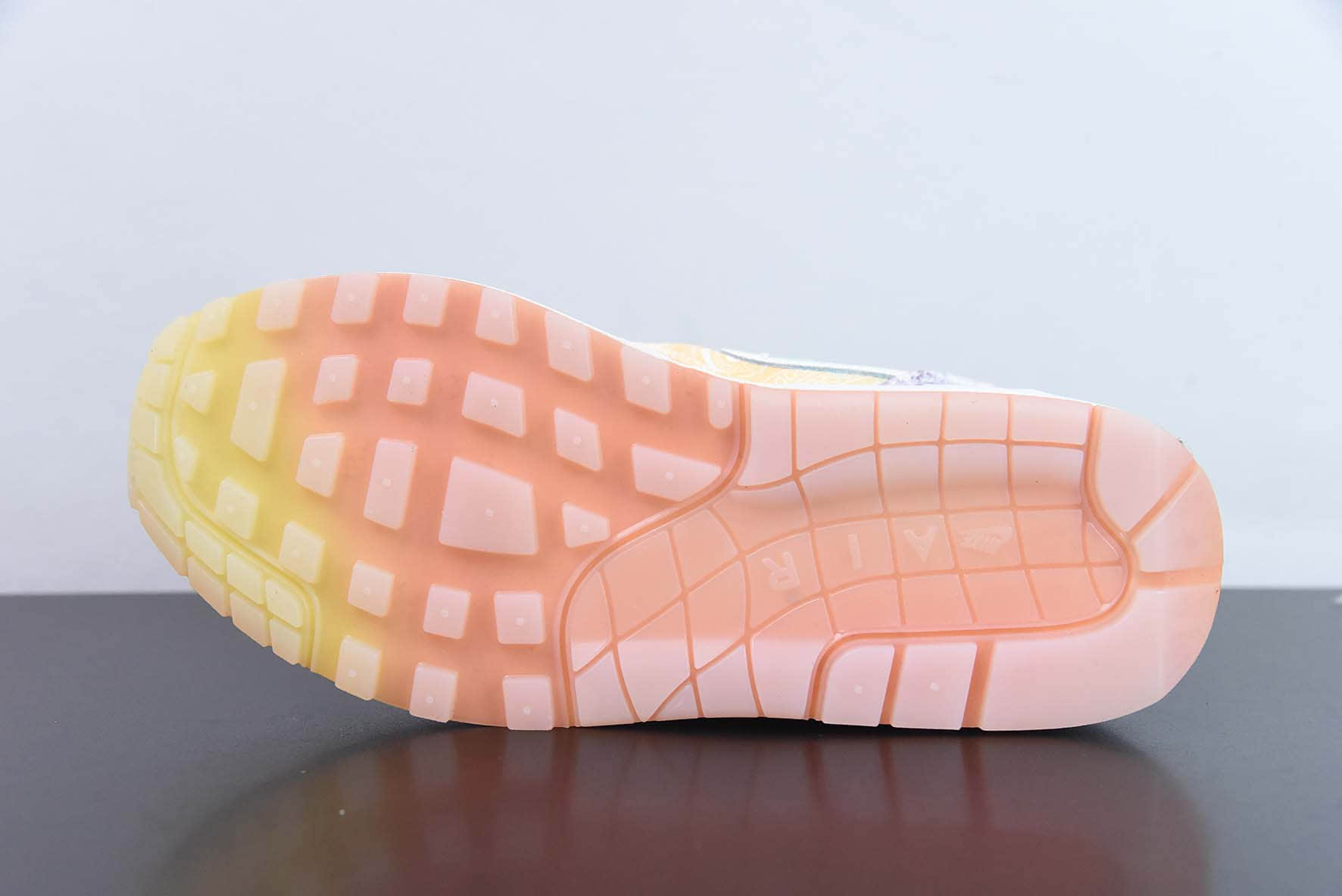 耐克NIKE Air Max 1 '87 白扎染女子跑步休闲运动鞋纯原版本 货号：FJ7734-101