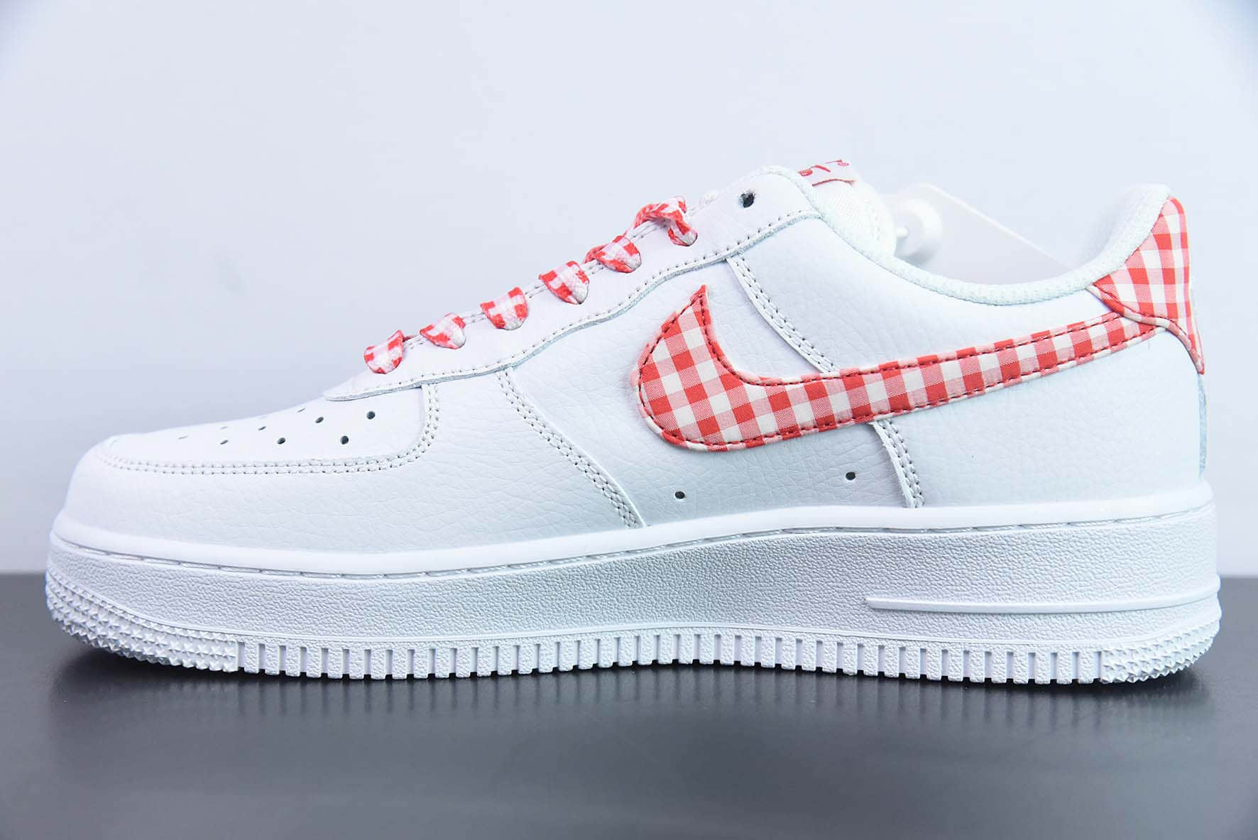 耐克Nike Air Force 1'07 Low 白红格子布空军一号低帮休闲板鞋纯原版本 货号：DZ2784-101　