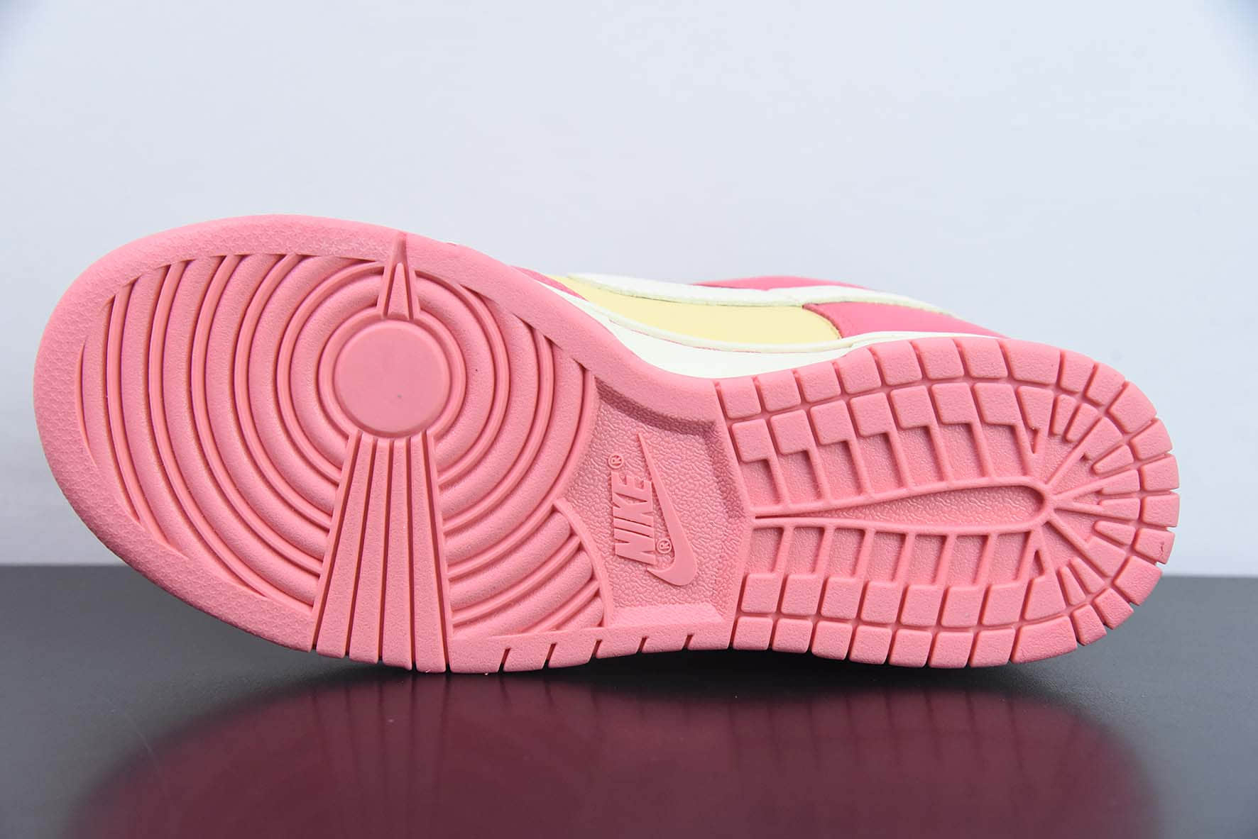 耐克Nike SB Dunk Low 草莓奶昔黄粉SB低帮休闲滑板鞋纯原版本 货号：DH9765-200 