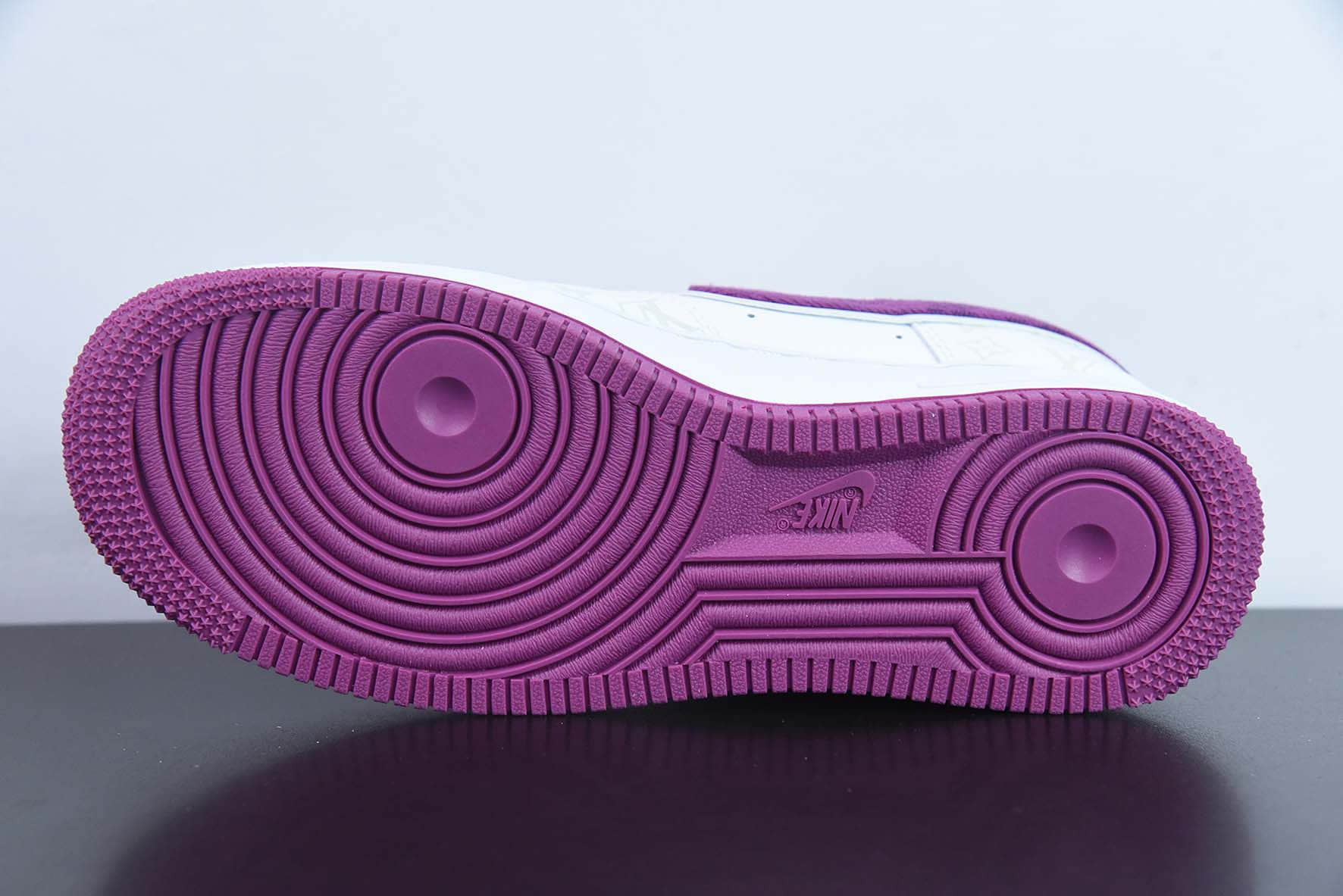 耐克Nike Louis Vuitton x Nike Air Force 1 07 LV联名皮革白紫牛仔LV老花空军一号低帮休闲板鞋纯原版本 货号：CV0670-500