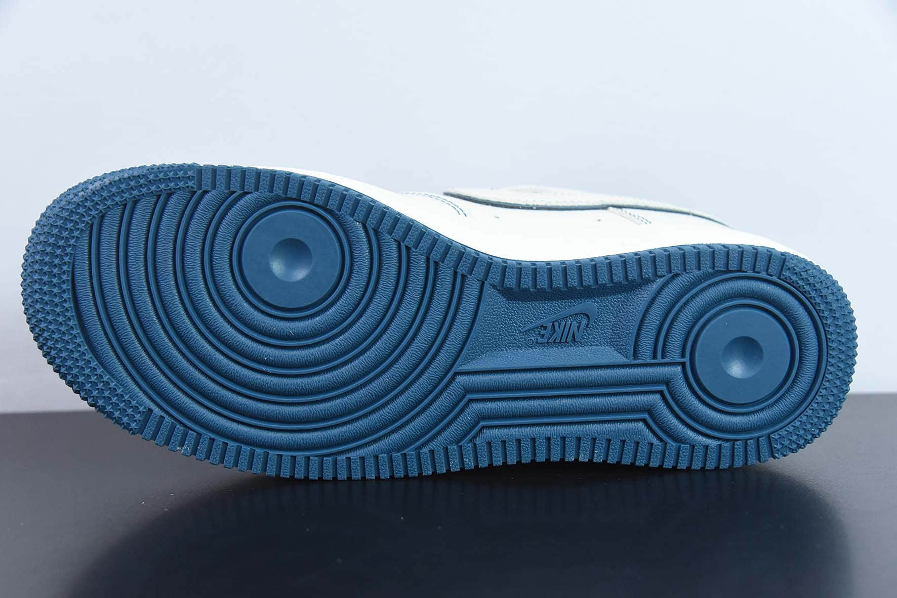 耐克Nike Air Force 1 Low 斯图西联名炫蓝3M反光空军一号低帮休闲板鞋纯原版本 货号：UN1635-333