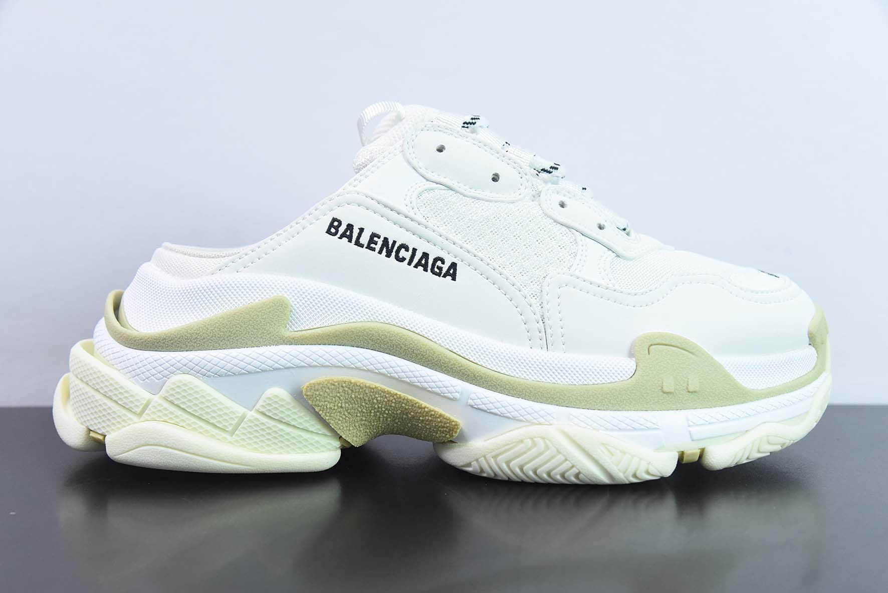 巴黎世家Balenciaga Triple S 巴黎世家米白一脚蹬半拖复古做旧老爹鞋纯原版本 货号：755687 W3SM2 9097