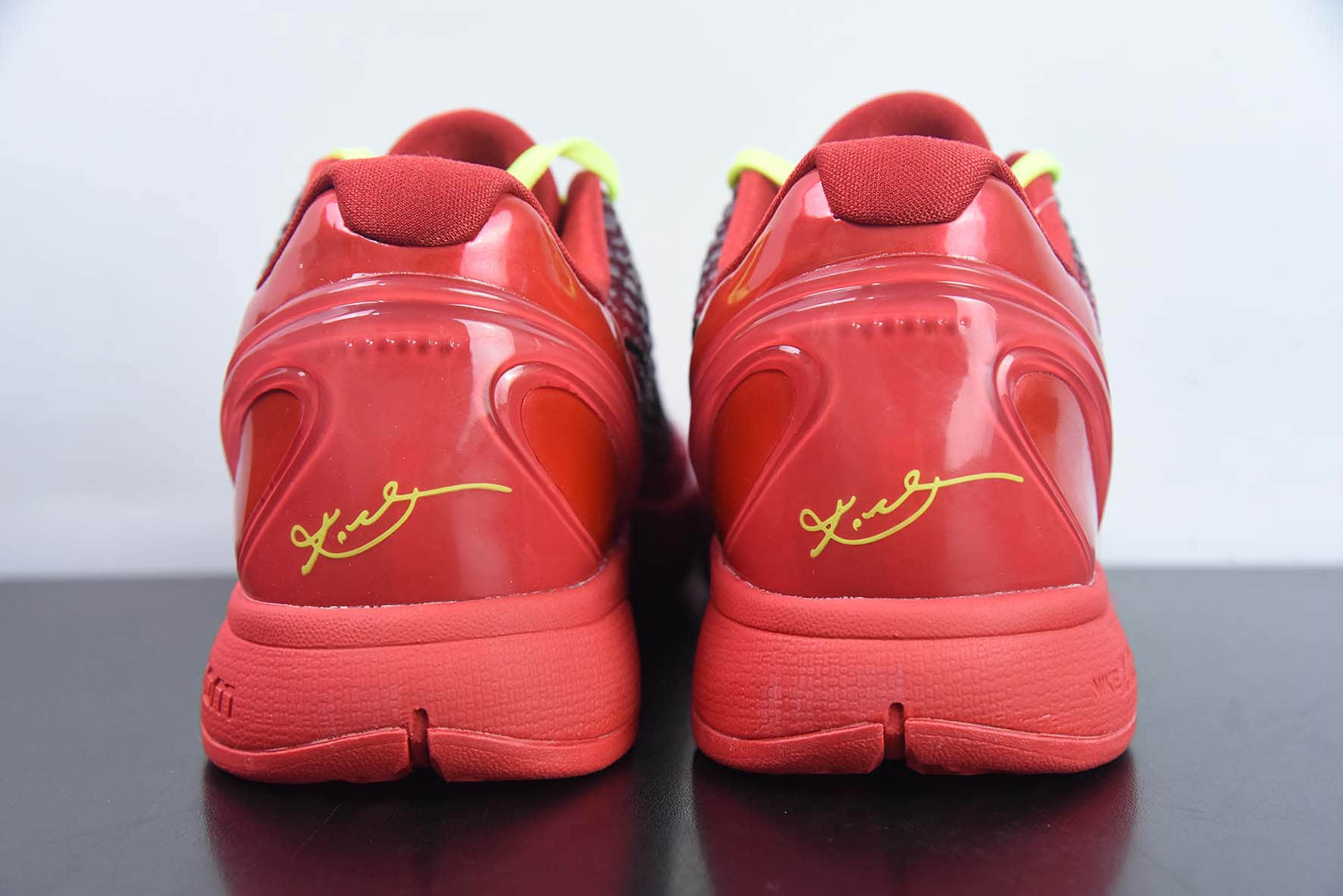 科比Nike Kobe 6 Protro “Reverse Grinch”科比六代红黑反转青蜂侠实战篮球鞋纯原版本 货号：FV4921-600 