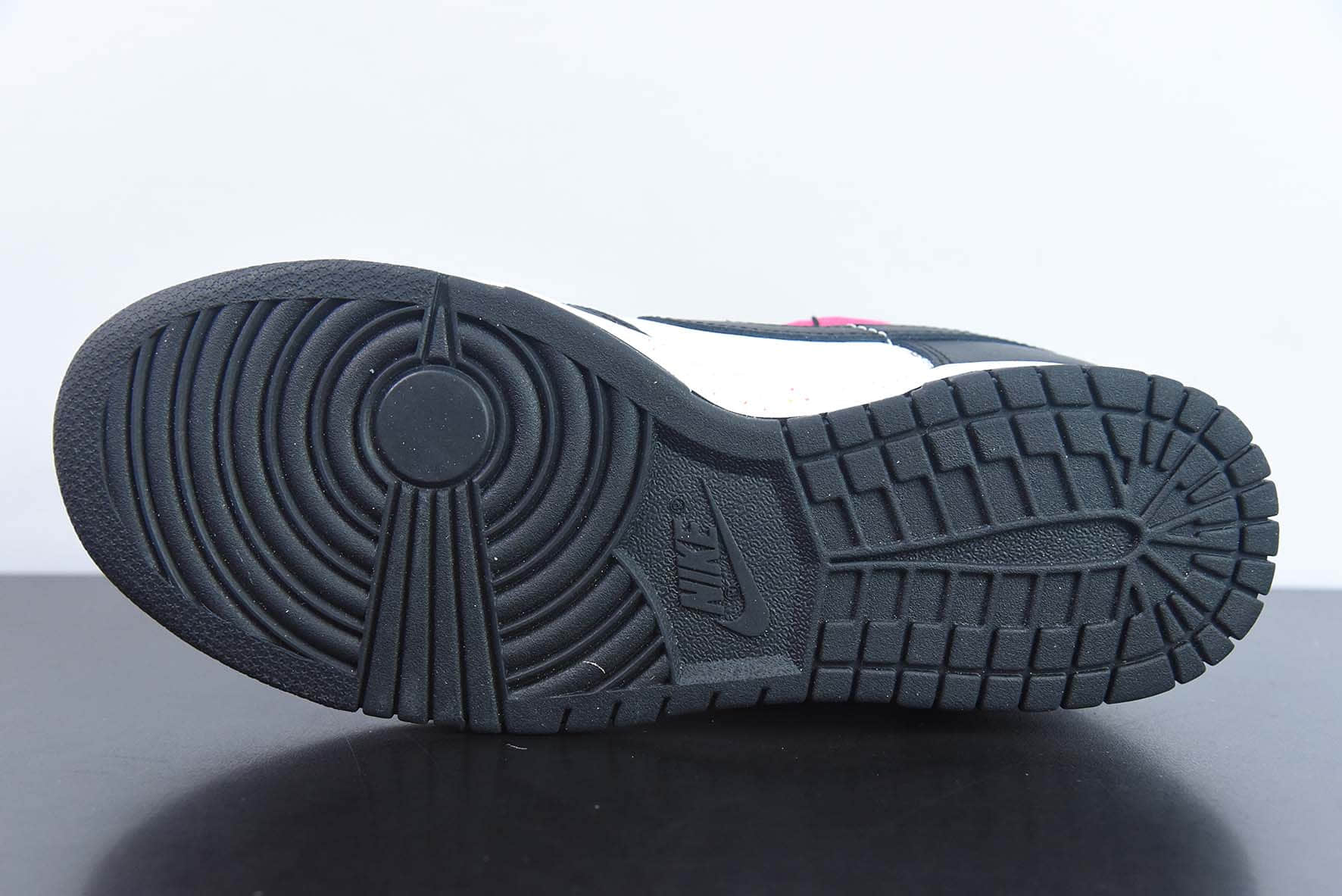 耐克Nike SB Dunk LowMulti-ColorSwoosh熊猫黑白粉绑绳三钩子扣篮系列低帮休闲运动滑板板鞋纯原版本 货号：FD4623-133