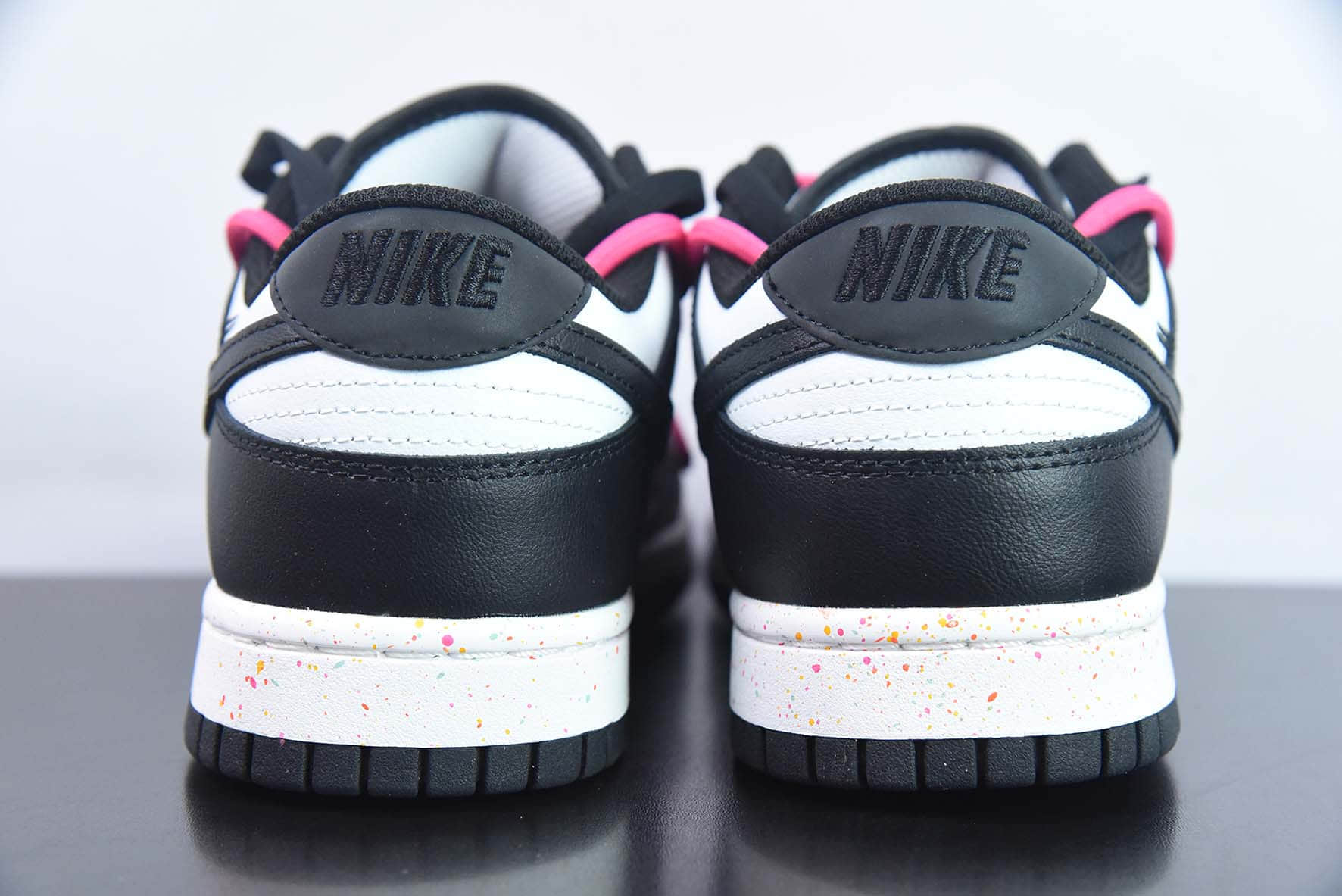 耐克Nike SB Dunk LowMulti-ColorSwoosh熊猫黑白粉绑绳三钩子扣篮系列低帮休闲运动滑板板鞋纯原版本 货号：FD4623-133