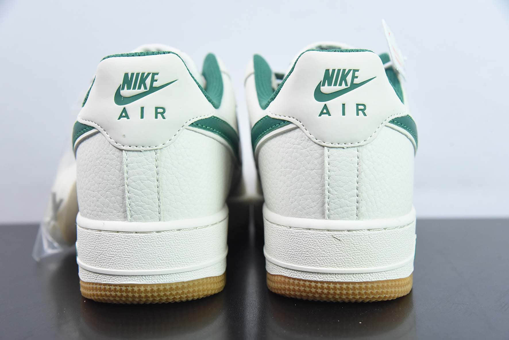 耐克Nike Air Force 1’07 LowMilky WhiteGreyGum奶白深绿小钩满天星生胶底空军一号低帮休闲板鞋纯原版本 货号：HD1689-103 