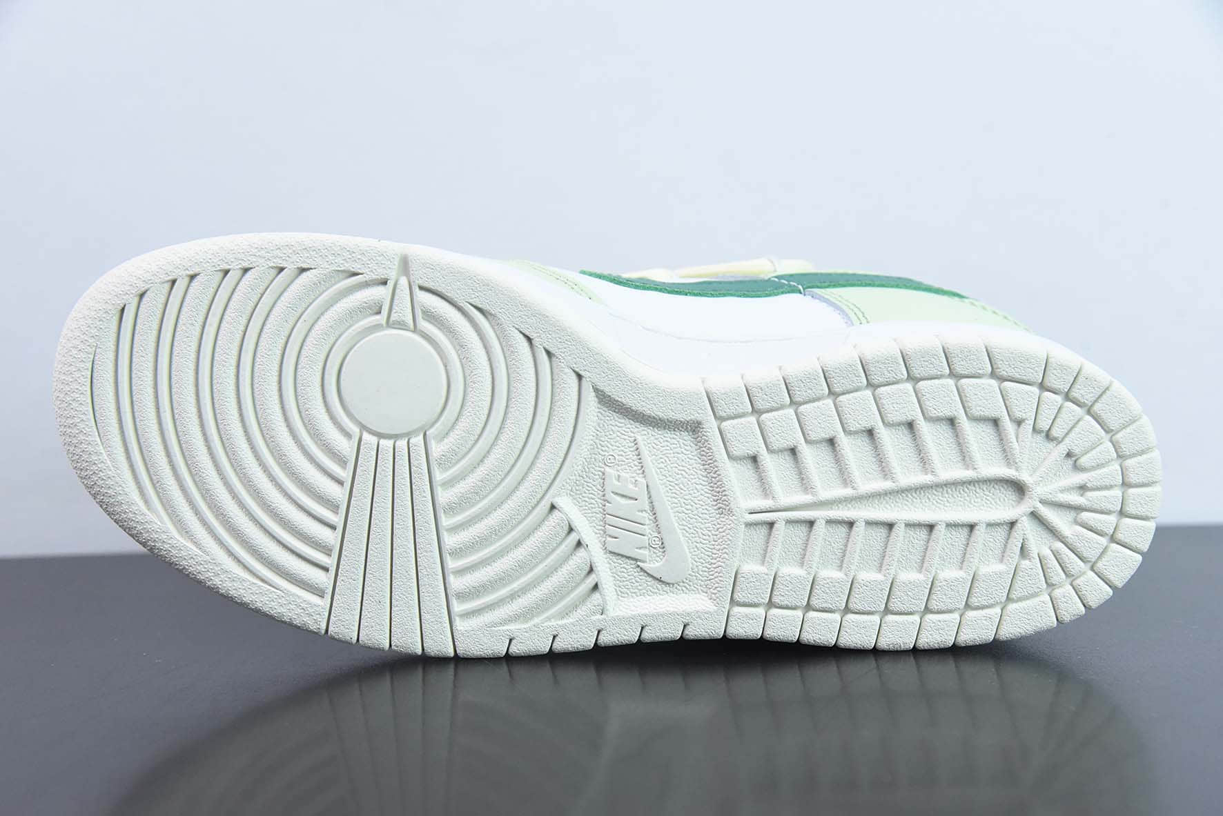 耐克Nike SB Dunk Low 白绿定制绑带扣篮系列复古低帮休闲运动滑板板鞋纯原版本 货号：DD1503-121