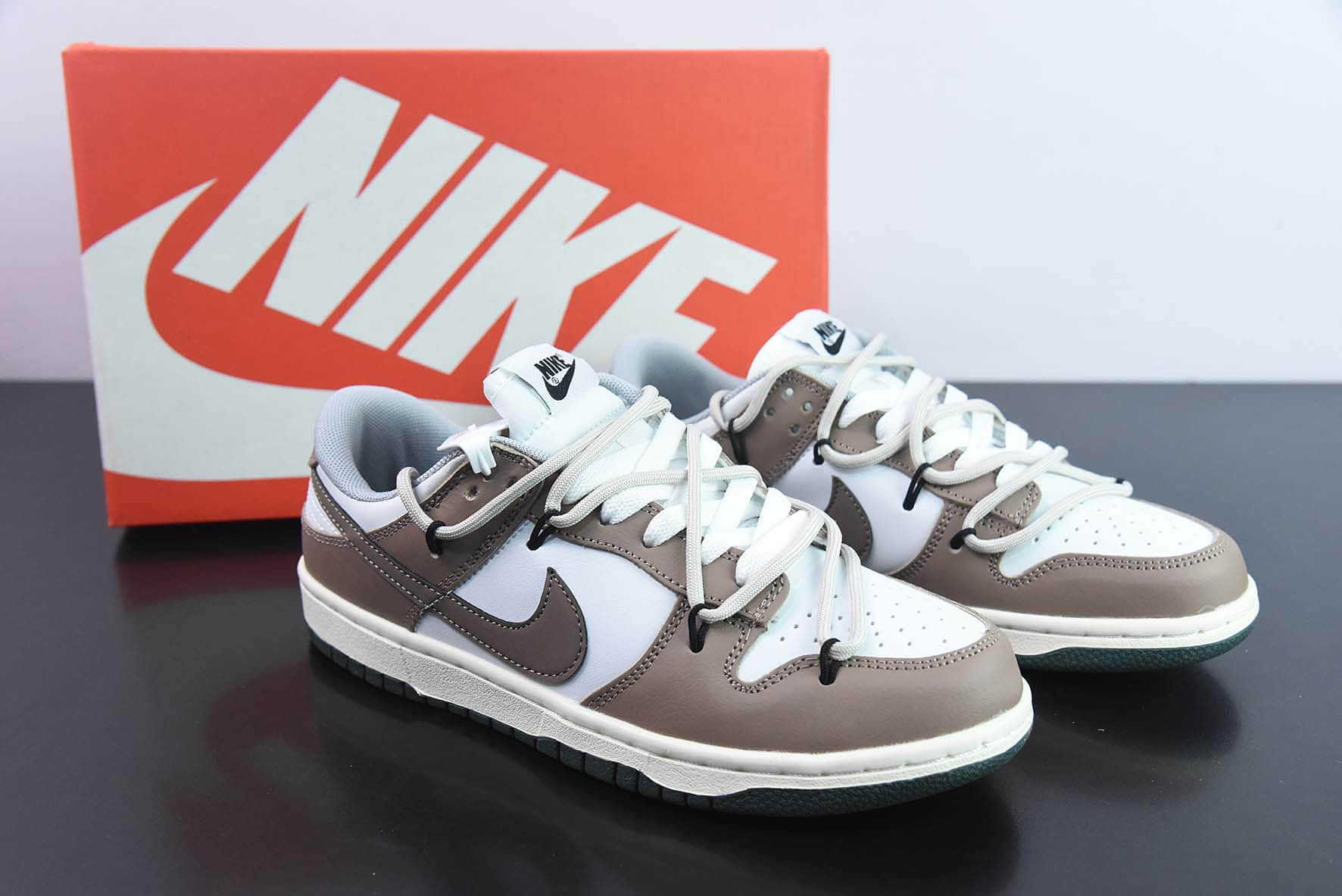 耐克Nike SB Dunk Low 白棕定制绑带扣篮系列复古低帮休闲运动滑板板鞋纯原版本 货号：CW1590-021