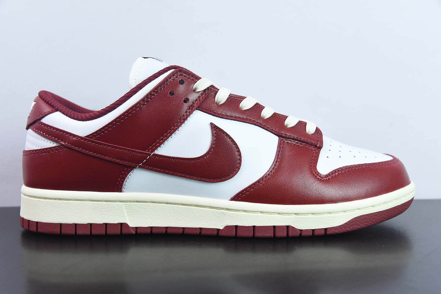 耐克Nike Dunk Low PRM Team Red'and White白红做旧复古SB低帮休闲滑板鞋纯原版本 货号：FJ4555-100 