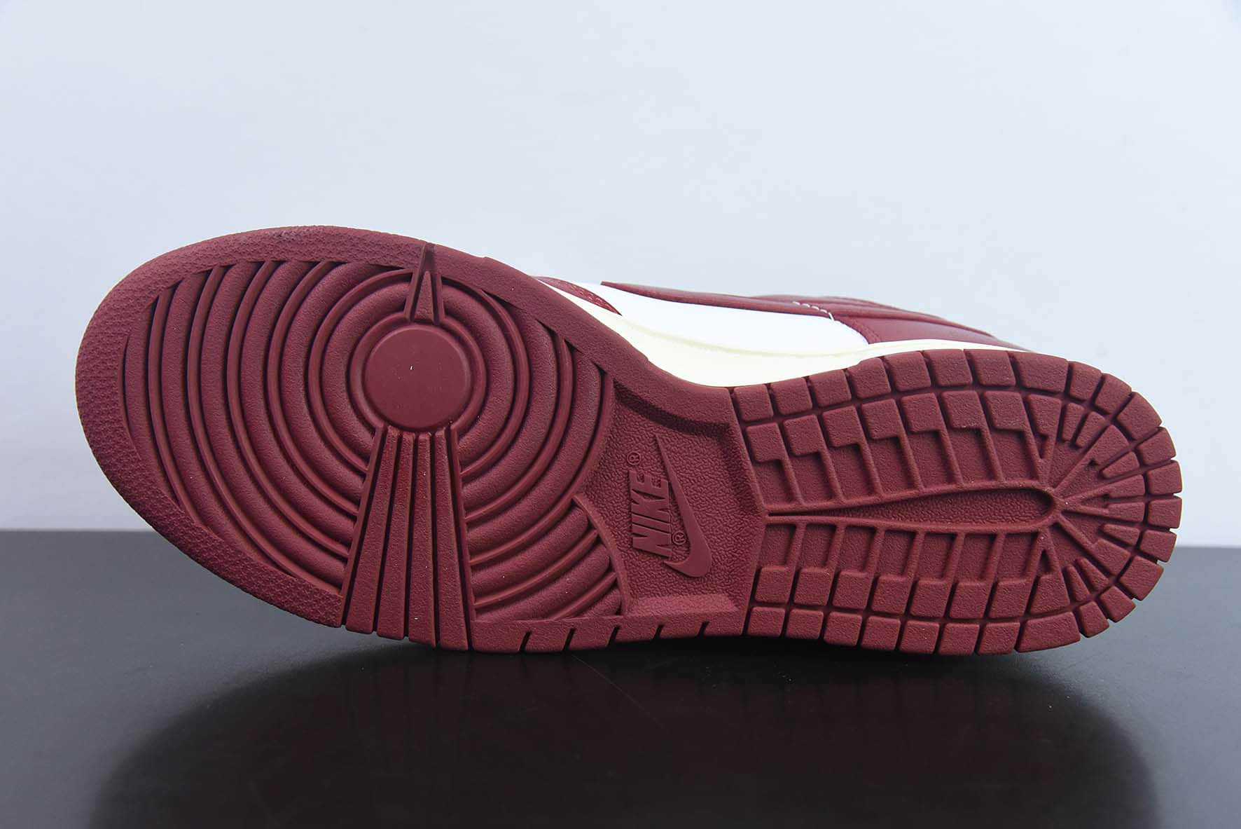 耐克Nike Dunk Low PRM Team Red'and White白红做旧复古SB低帮休闲滑板鞋纯原版本 货号：FJ4555-100 