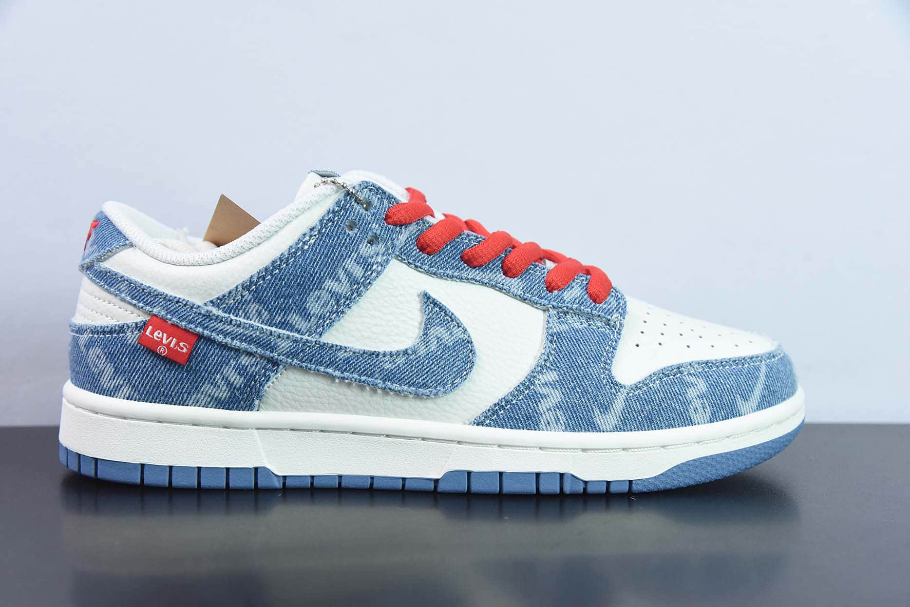 耐克Nike SB Dunk Low 李维斯联名牛仔白蓝SB低帮休闲滑板鞋纯原版本 货号：LE0021-002