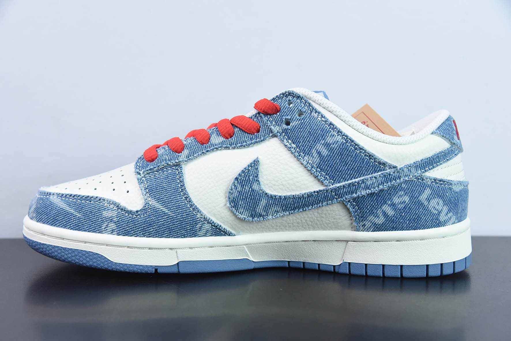 耐克Nike SB Dunk Low 李维斯联名牛仔白蓝SB低帮休闲滑板鞋纯原版本 货号：LE0021-002