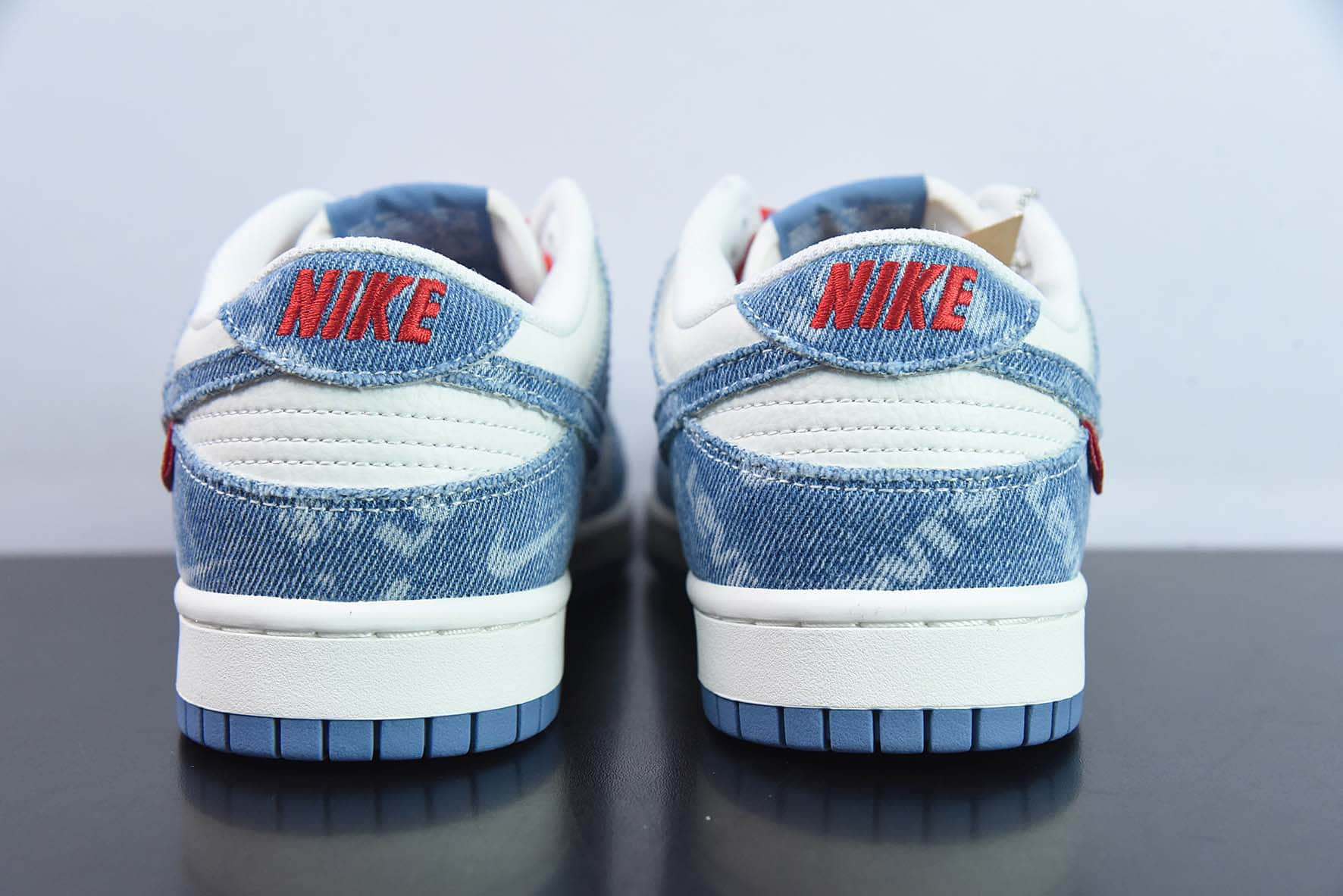 耐克Nike SB Dunk Low 李维斯联名牛仔白蓝SB低帮休闲滑板鞋纯原版本 货号：LE0021-002