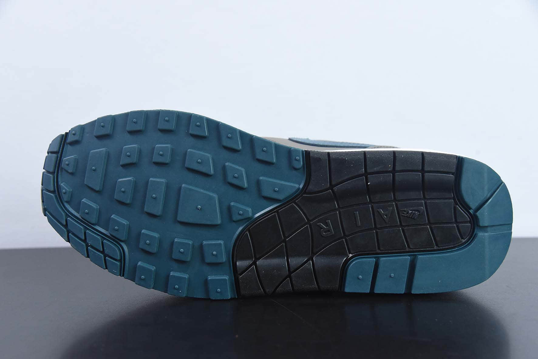 耐克Nike Air Max 1 PremiumSlate Blue初代黑白灰湖水绿复古气垫百搭休闲运动慢跑鞋纯原版本 货号：FJ0698-100 