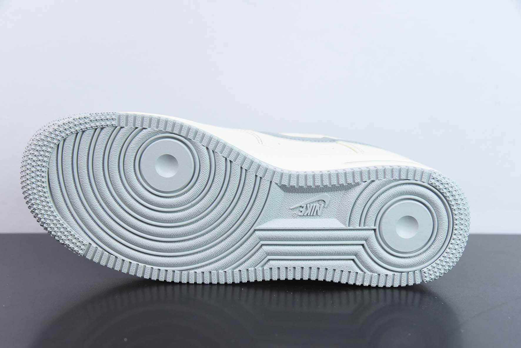 耐克Nike Air Force 1‘07 Low 米银布面空军一号低帮休闲板鞋纯原版本 货号：TQ1456-222