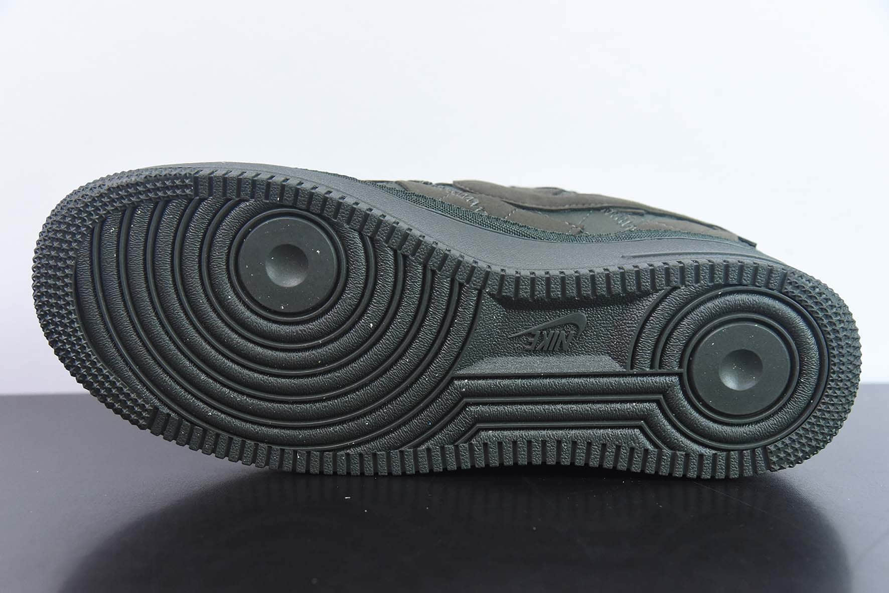 耐克Nike Billie Eilish x Nike Air Force1碧梨联名黑色空军低帮休闲板鞋纯原版本 货号：DQ4137-300