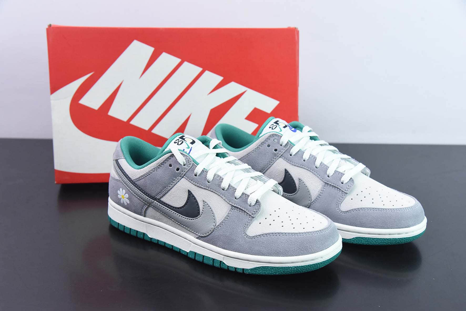 耐克Nike SB Dunk Low SE85 Double SwooshGreyBlackWhite拼色深灰浅灰黑白双钩雏菊运动滑板板鞋纯原版本 货号：DO9457-143 