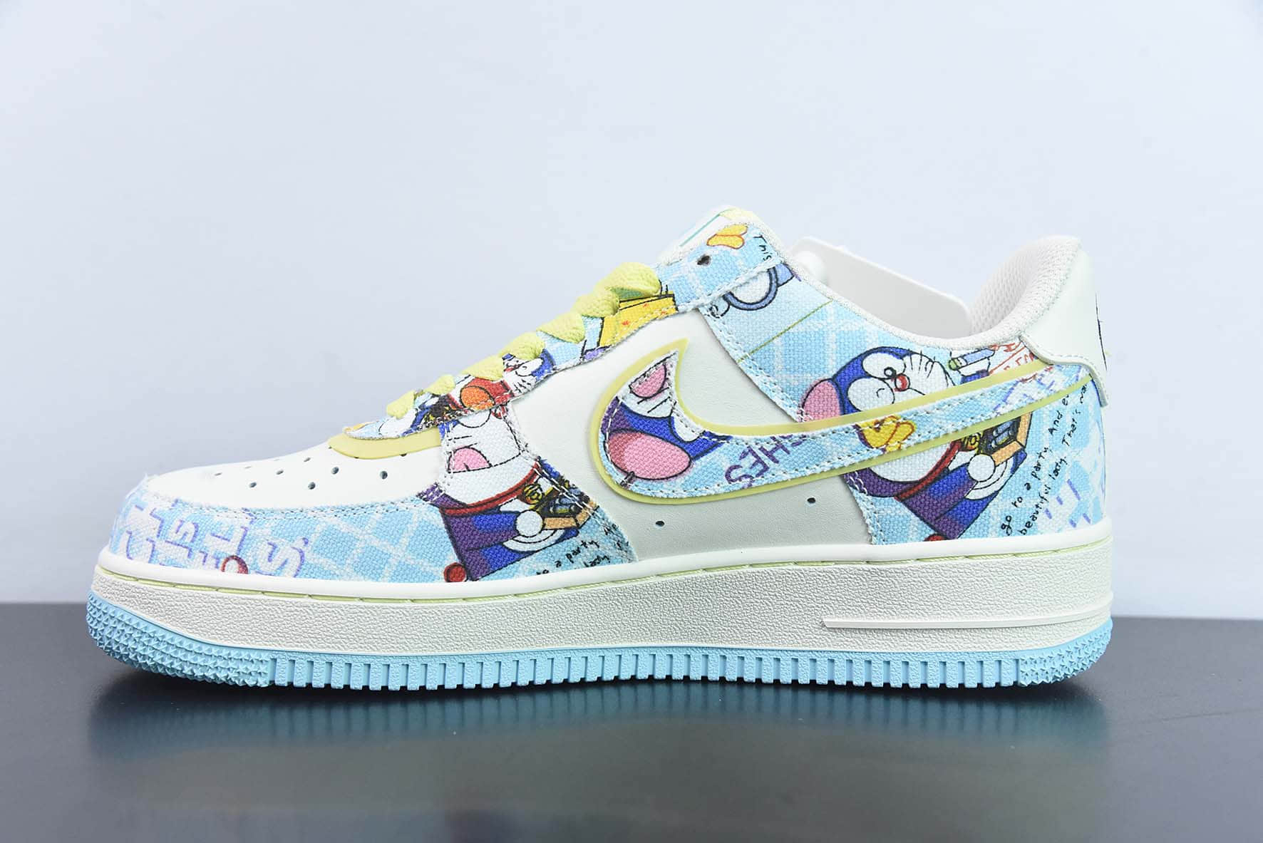 耐克Nike Air Force 1’07 LowDoraemo米白浅蓝黄哆啦A梦叮当猫空军一号低帮休闲板鞋纯原版本 货号：FB0607-055