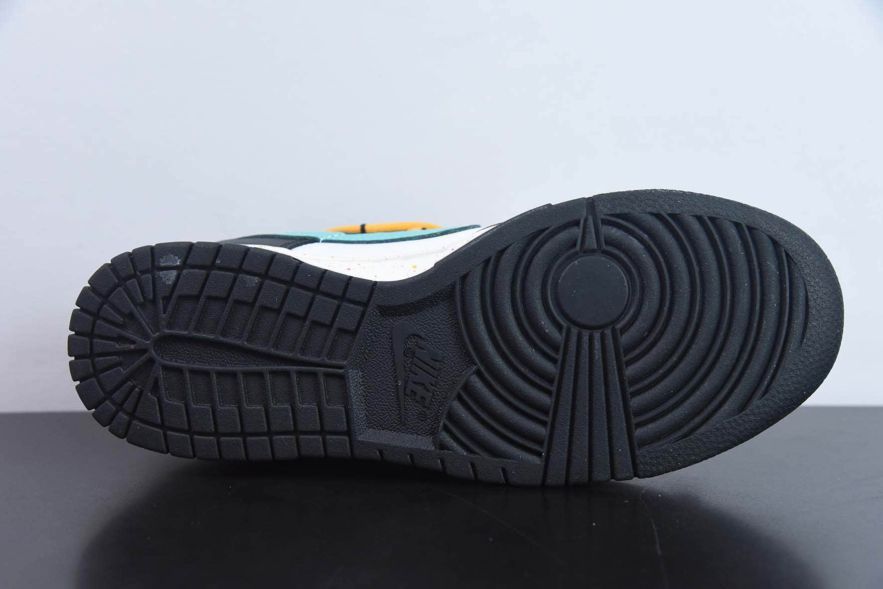 耐克Nike SB Dunk Low 三勾绑带黑白黄绿粉彩色勾SB低帮休闲滑板鞋纯原版本 货号：FD4623-138